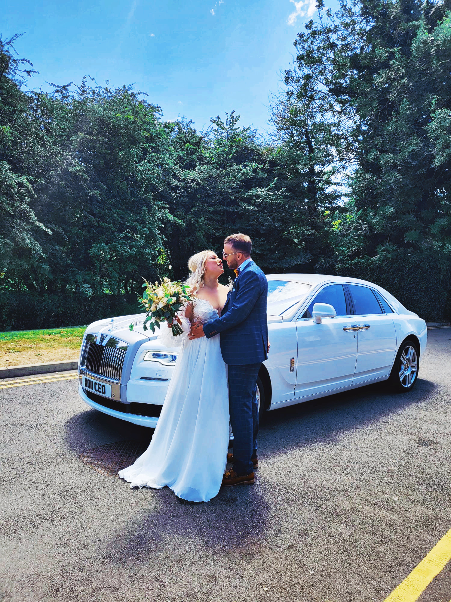 Wedding couple with Rolls Royce